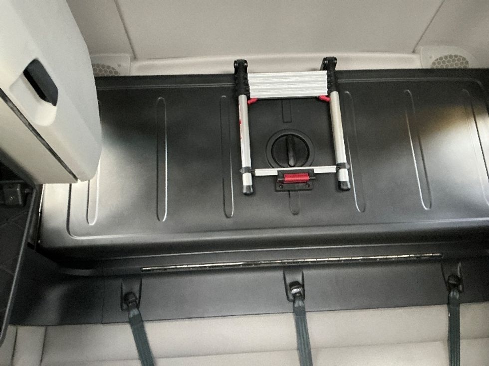 Sleeper Tractor-Heavy Duty Tractors-Freightliner-2021-T12664ST-Augusta-GA-592,314\n\t\tmiles-$ 56,750 - Image 22