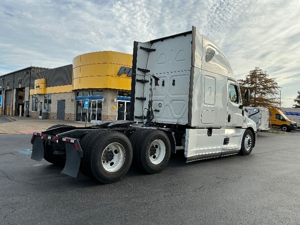 Sleeper Tractor-Heavy Duty Tractors-Freightliner-2021-T12664ST-Augusta-GA-592,314\n\t\tmiles-$ 56,750 - Image 7