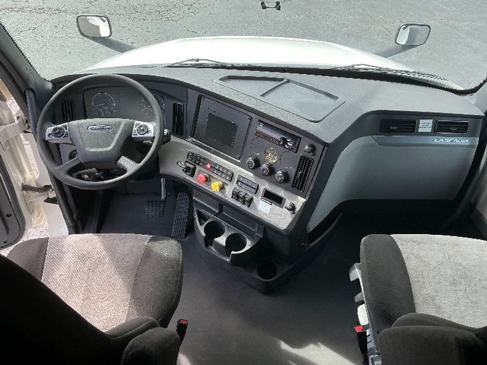 Sleeper Tractor-Heavy Duty Tractors-Freightliner-2021-T12664ST-Augusta-GA-634,318\n\t\tmiles-$ 53,000 - Image 12