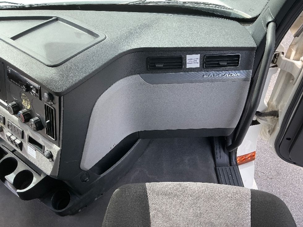 Sleeper Tractor-Heavy Duty Tractors-Freightliner-2021-T12664ST-Augusta-GA-634,318\n\t\tmiles-$ 53,000 - Image 14