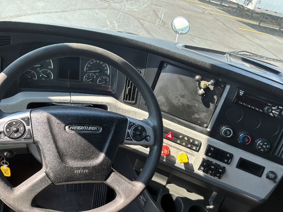 Sleeper Tractor-Heavy Duty Tractors-Freightliner-2021-T12664ST-Aurora-CO-325,728\n\t\tmiles-$ 85,750 - Image 11