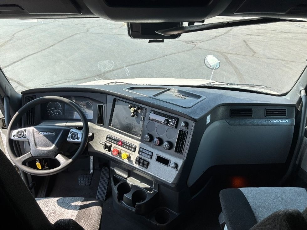 Sleeper Tractor-Heavy Duty Tractors-Freightliner-2021-T12664ST-Aurora-CO-325,728\n\t\tmiles-$ 85,750 - Image 12