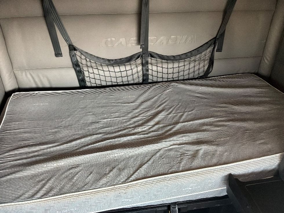 Sleeper Tractor-Heavy Duty Tractors-Freightliner-2021-T12664ST-Aurora-CO-325,728\n\t\tmiles-$ 85,750 - Image 17