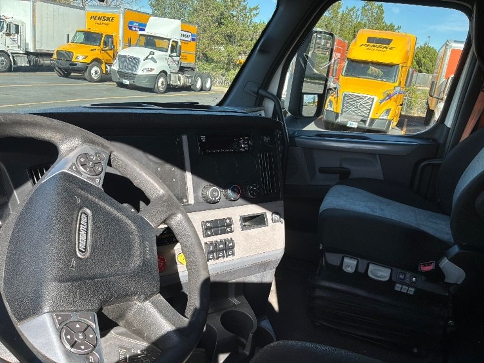 Sleeper Tractor-Heavy Duty Tractors-Freightliner-2021-T12664ST-Aurora-CO-370,870\n\t\tmiles-$ 87,500 - Image 10