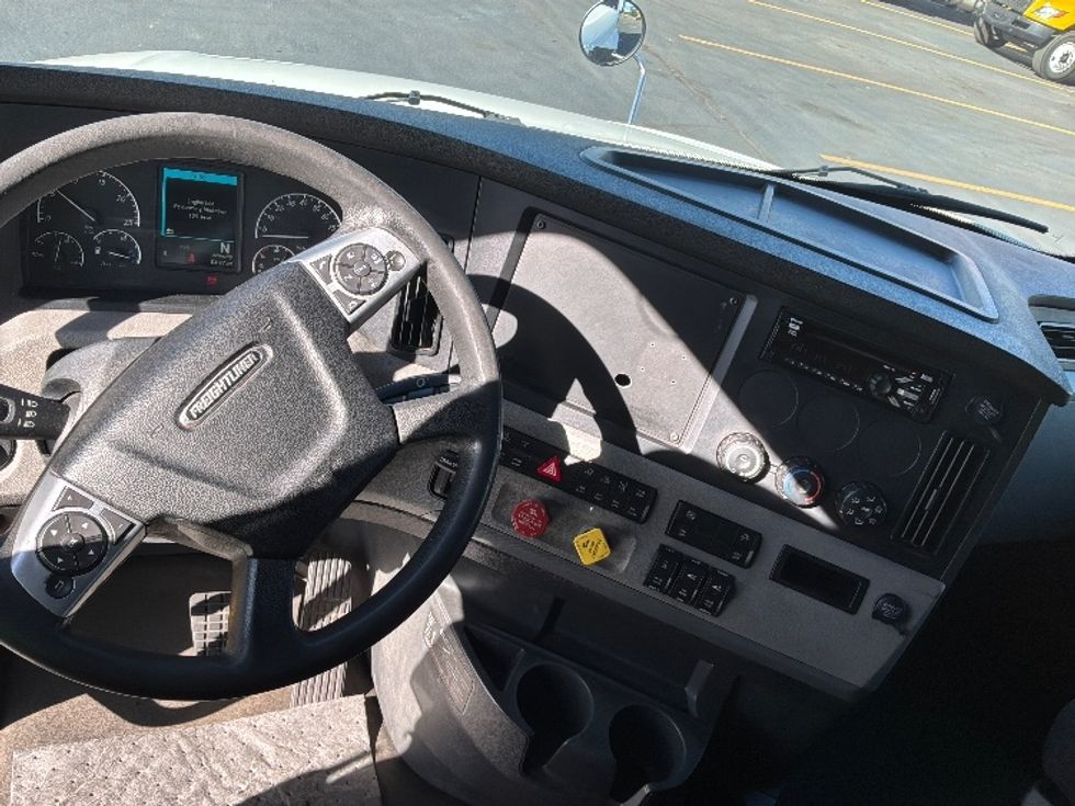Sleeper Tractor-Heavy Duty Tractors-Freightliner-2021-T12664ST-Aurora-CO-370,870\n\t\tmiles-$ 87,500 - Image 11