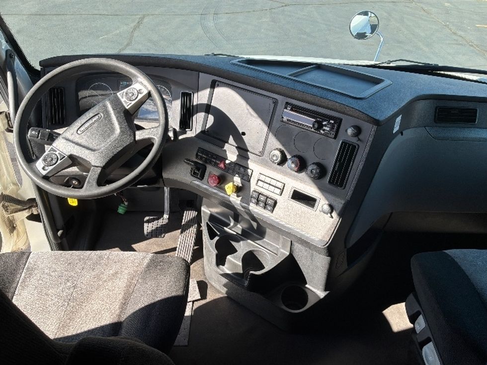 Sleeper Tractor-Heavy Duty Tractors-Freightliner-2021-T12664ST-Aurora-CO-370,870\n\t\tmiles-$ 87,500 - Image 12