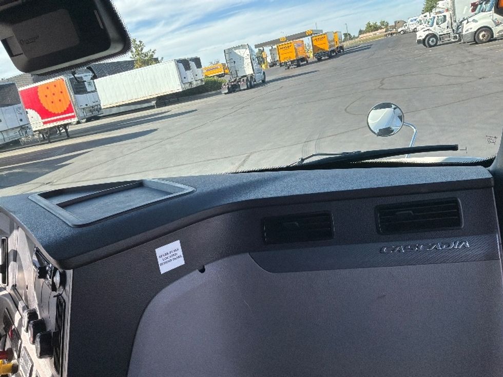Sleeper Tractor-Heavy Duty Tractors-Freightliner-2021-T12664ST-Aurora-CO-370,870\n\t\tmiles-$ 87,500 - Image 14
