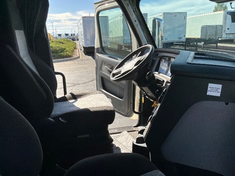 Sleeper Tractor-Heavy Duty Tractors-Freightliner-2021-T12664ST-Aurora-CO-370,870\n\t\tmiles-$ 87,500 - Image 15