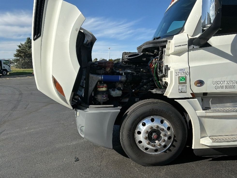 Sleeper Tractor-Heavy Duty Tractors-Freightliner-2021-T12664ST-Aurora-CO-370,870\n\t\tmiles-$ 87,500 - Image 21