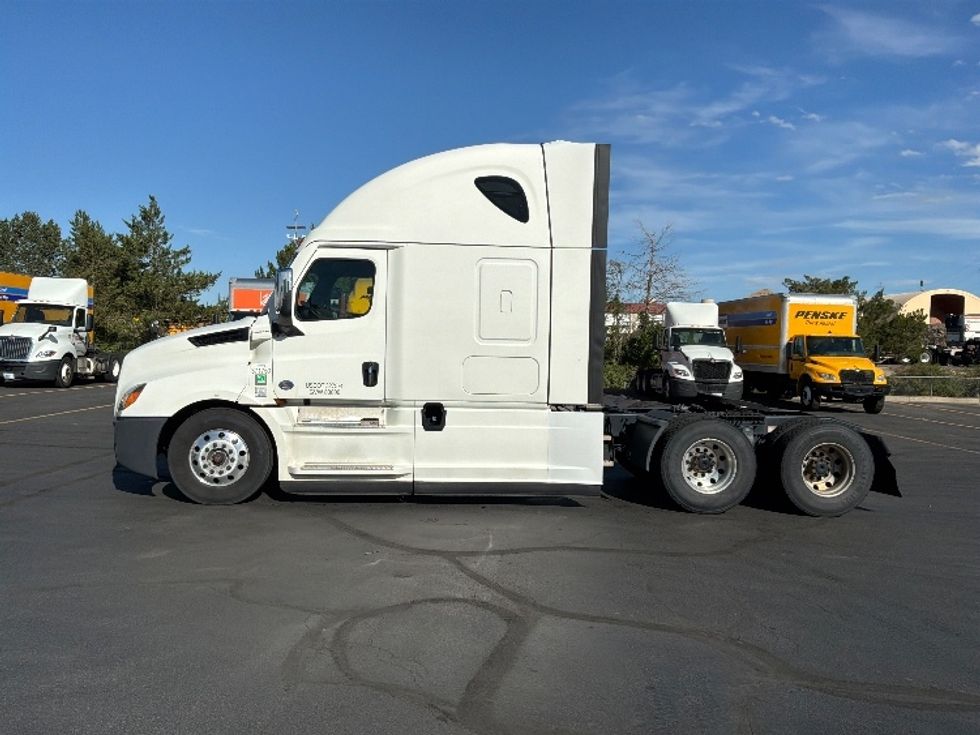 Sleeper Tractor-Heavy Duty Tractors-Freightliner-2021-T12664ST-Aurora-CO-370,870\n\t\tmiles-$ 87,500 - Image 4