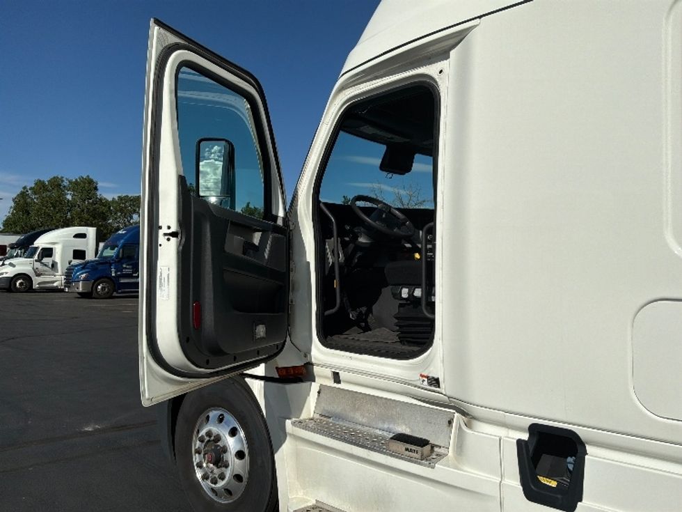 Sleeper Tractor-Heavy Duty Tractors-Freightliner-2021-T12664ST-Aurora-CO-370,870\n\t\tmiles-$ 87,500 - Image 9