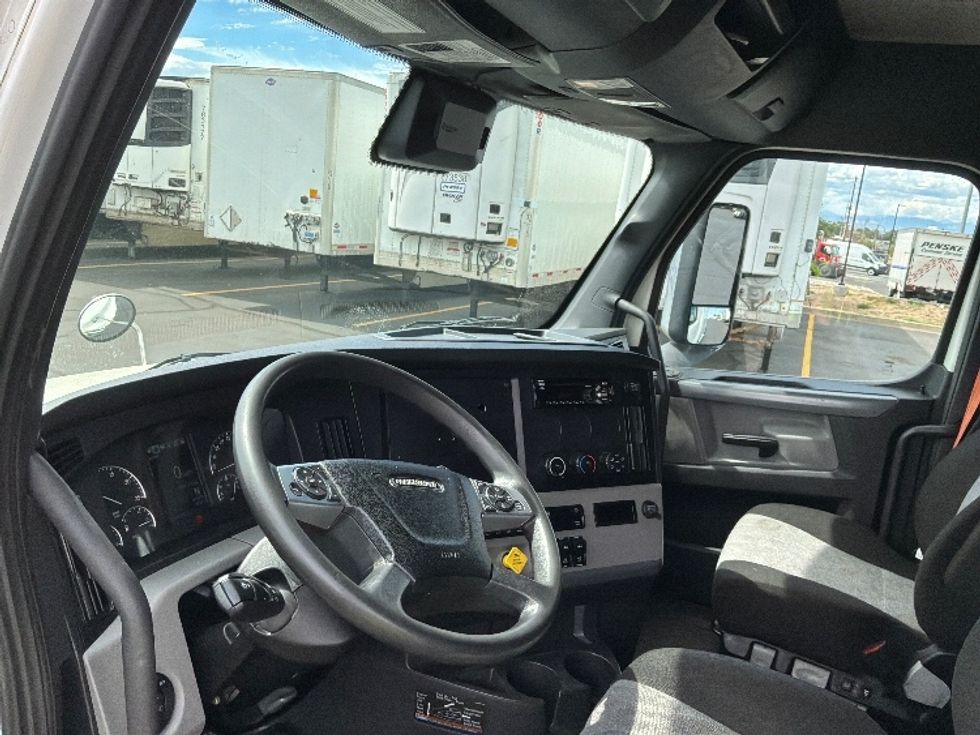 Sleeper Tractor-Heavy Duty Tractors-Freightliner-2021-T12664ST-Aurora-CO-401,538\n\t\tmiles-$ 85,750 - Image 10