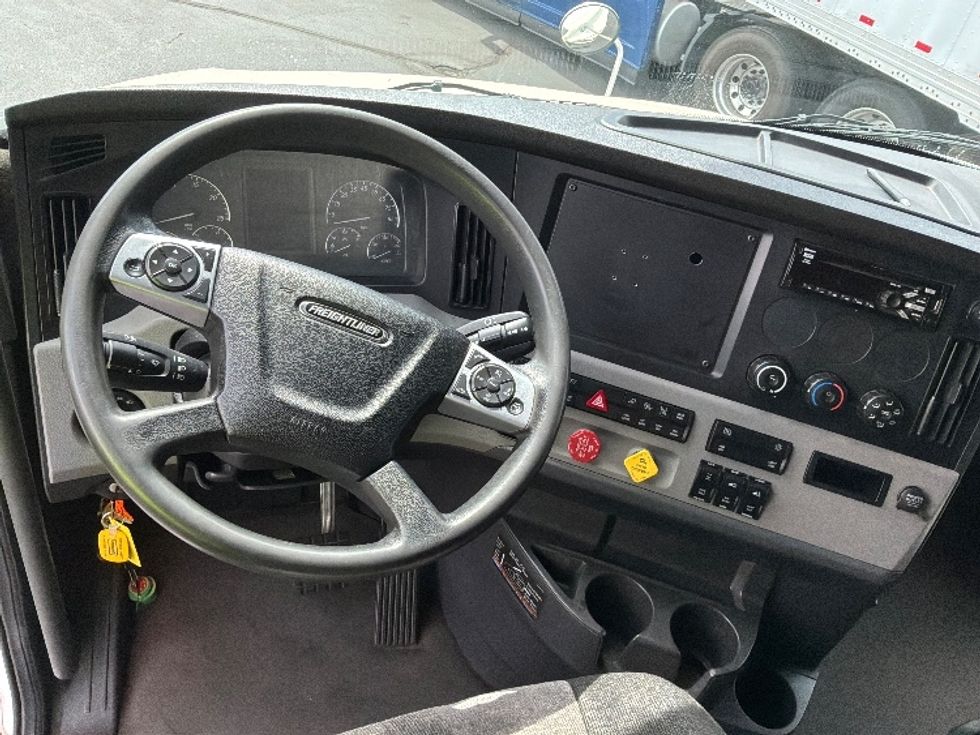 Sleeper Tractor-Heavy Duty Tractors-Freightliner-2021-T12664ST-Aurora-CO-401,538\n\t\tmiles-$ 85,750 - Image 11