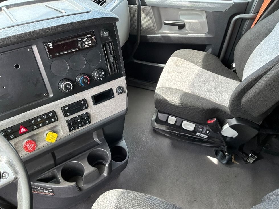 Sleeper Tractor-Heavy Duty Tractors-Freightliner-2021-T12664ST-Aurora-CO-401,538\n\t\tmiles-$ 85,750 - Image 12