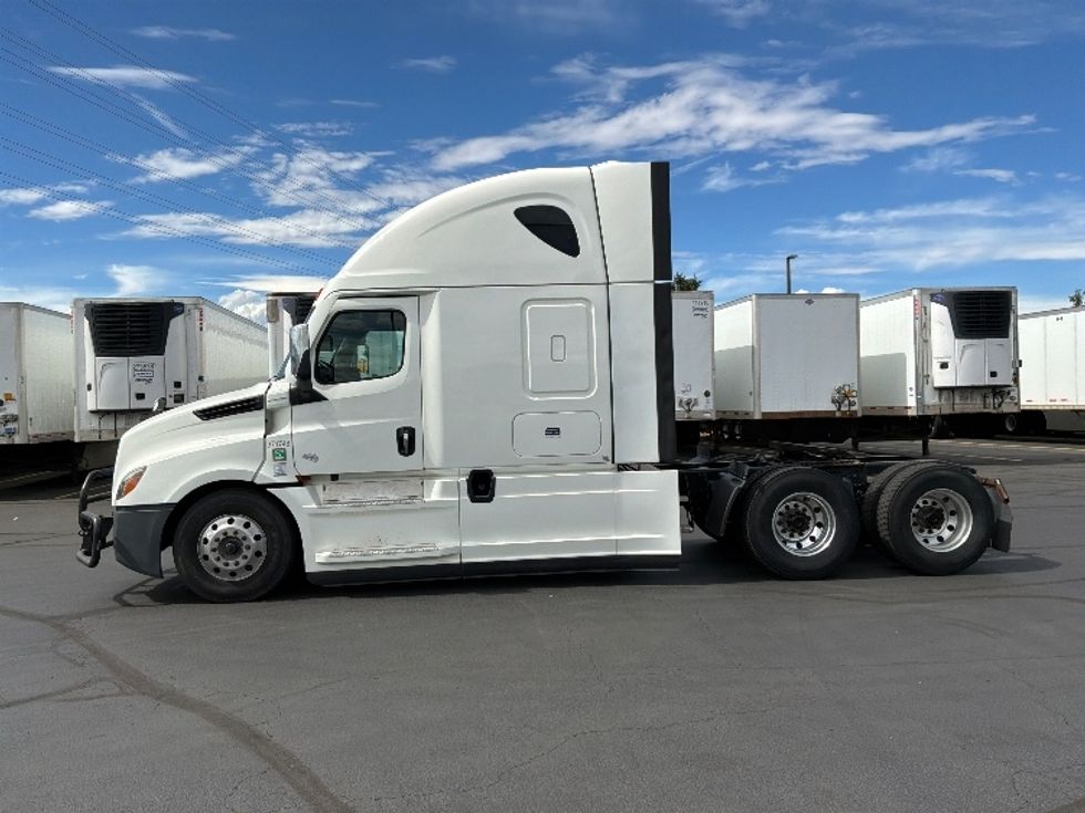 Sleeper Tractor-Heavy Duty Tractors-Freightliner-2021-T12664ST-Aurora-CO-401,538\n\t\tmiles-$ 85,750 - Image 4