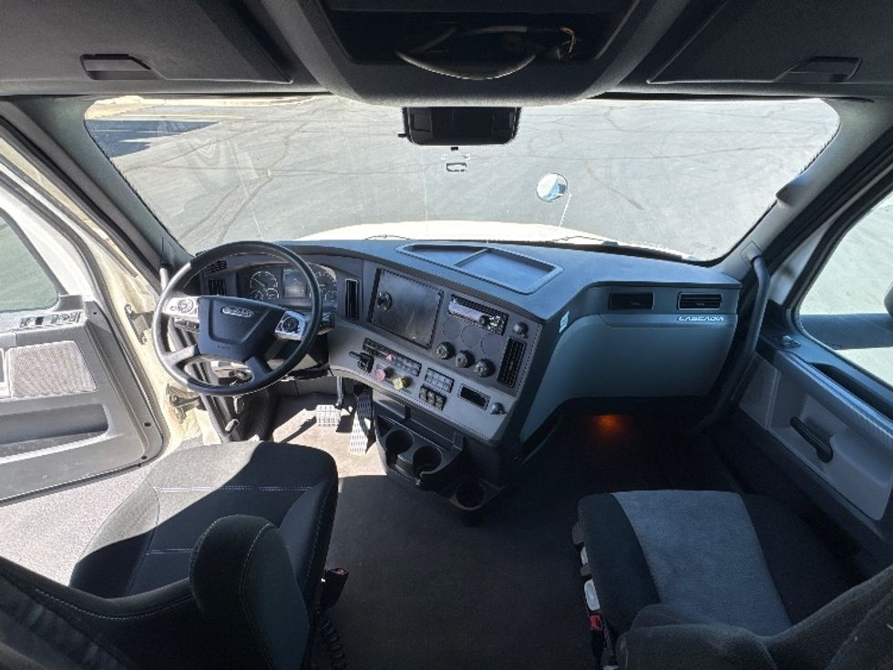 Sleeper Tractor-Heavy Duty Tractors-Freightliner-2021-T12664ST-Aurora-CO-414,273\n\t\tmiles-$ 85,000 - Image 12