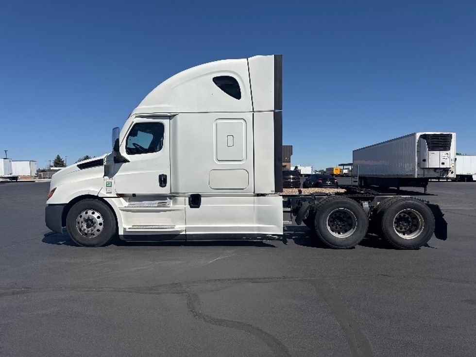 Sleeper Tractor-Heavy Duty Tractors-Freightliner-2021-T12664ST-Aurora-CO-414,273\n\t\tmiles-$ 85,000 - Image 4