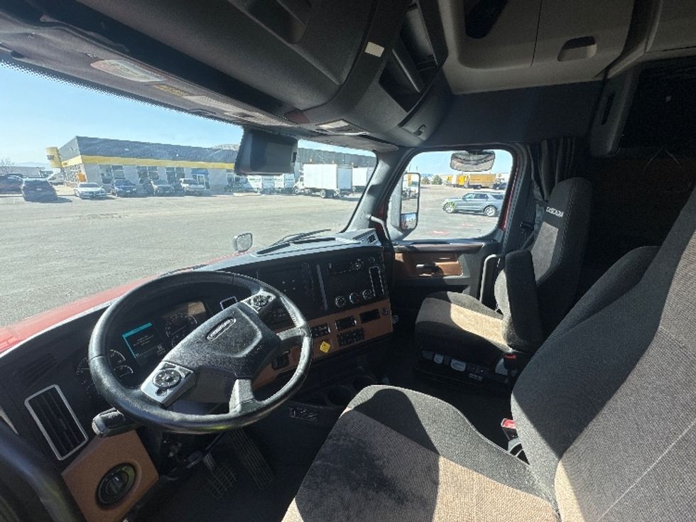 Sleeper Tractor-Heavy Duty Tractors-Freightliner-2021-T12664ST-Aurora-CO-458,981\n\t\tmiles-$ 75,500 - Image 10