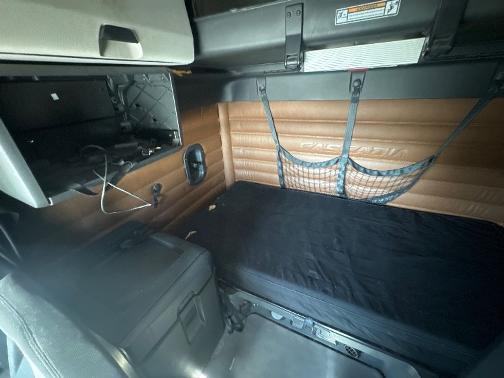 Sleeper Tractor-Heavy Duty Tractors-Freightliner-2021-T12664ST-Aurora-CO-458,981\n\t\tmiles-$ 75,500 - Image 16