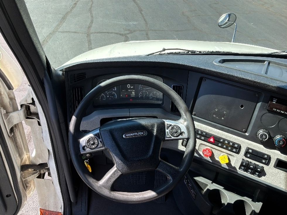 Sleeper Tractor-Heavy Duty Tractors-Freightliner-2021-T12664ST-Aurora-CO-488,964\n\t\tmiles-$ 75,500 - Image 11