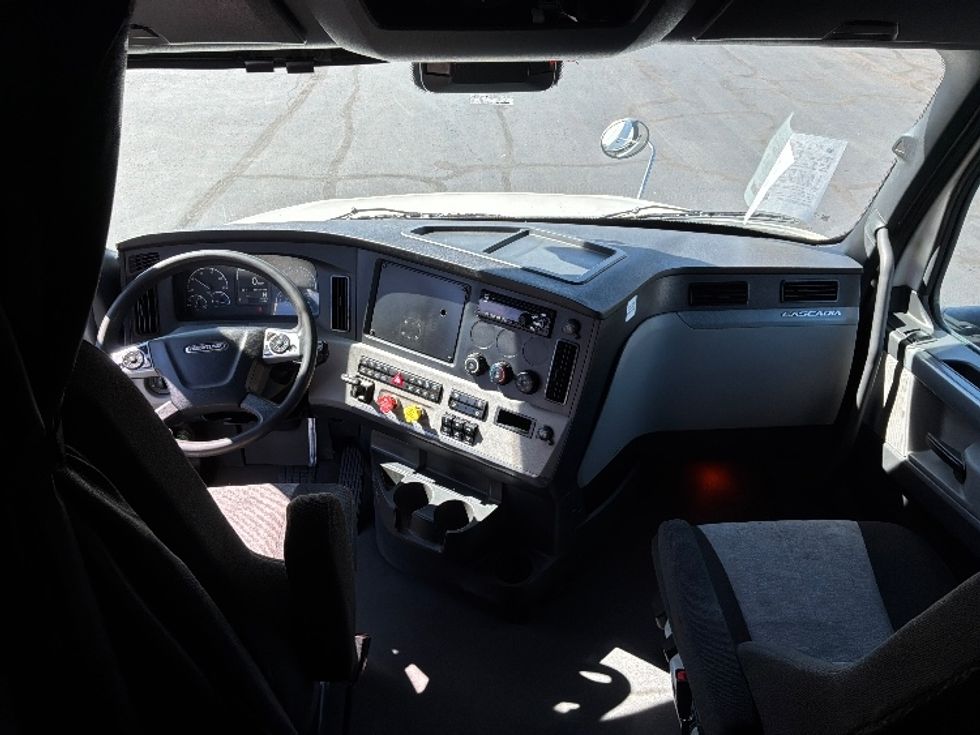 Sleeper Tractor-Heavy Duty Tractors-Freightliner-2021-T12664ST-Aurora-CO-488,964\n\t\tmiles-$ 75,500 - Image 12