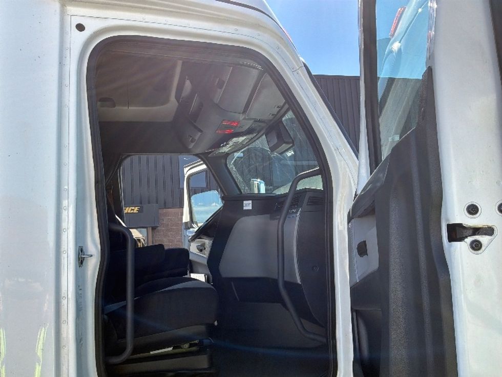 Sleeper Tractor-Heavy Duty Tractors-Freightliner-2021-T12664ST-Aurora-CO-488,964\n\t\tmiles-$ 75,500 - Image 13