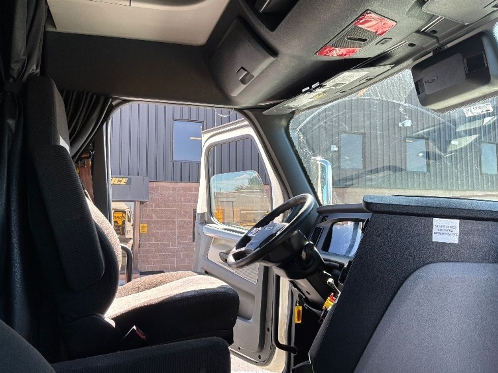 Sleeper Tractor-Heavy Duty Tractors-Freightliner-2021-T12664ST-Aurora-CO-488,964\n\t\tmiles-$ 75,500 - Image 15