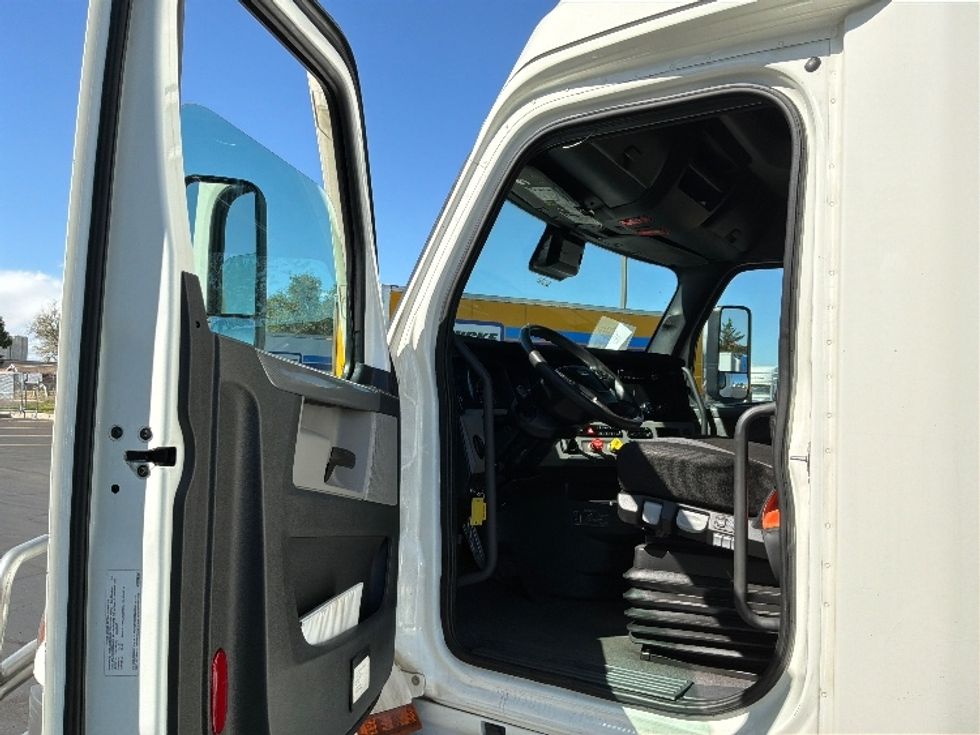 Sleeper Tractor-Heavy Duty Tractors-Freightliner-2021-T12664ST-Aurora-CO-488,964\n\t\tmiles-$ 75,500 - Image 9