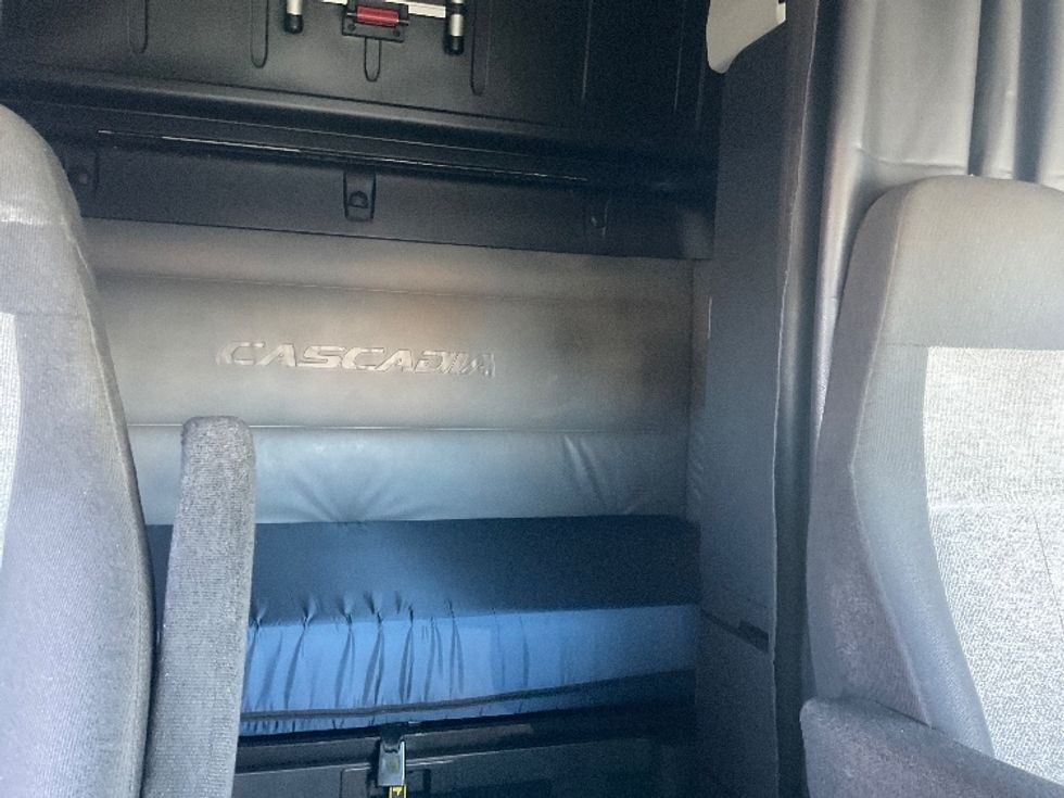 Sleeper Tractor-Heavy Duty Tractors-Freightliner-2021-T12664ST-Aurora-CO-674,624\n\t\tmiles-$ 54,500 - Image 16