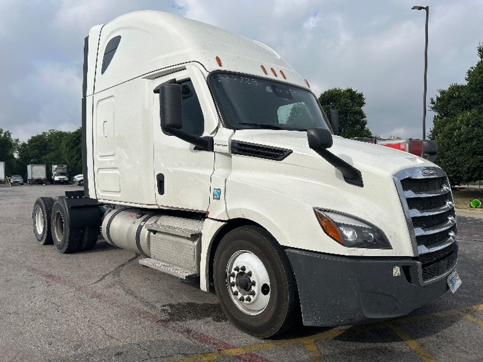 Sleeper Tractor-Heavy Duty Tractors-Freightliner-2021-T12664ST-Austin-TX-456,456\n\t\tmiles-$ 72,250 - Image 1