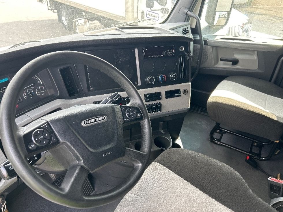 Sleeper Tractor-Heavy Duty Tractors-Freightliner-2021-T12664ST-Austin-TX-456,456\n\t\tmiles-$ 72,250 - Image 10