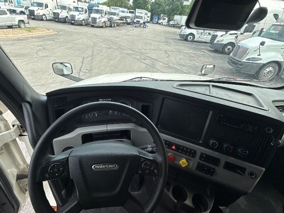 Sleeper Tractor-Heavy Duty Tractors-Freightliner-2021-T12664ST-Austin-TX-456,456\n\t\tmiles-$ 72,250 - Image 11