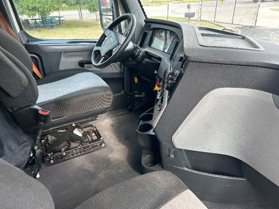 Sleeper Tractor-Heavy Duty Tractors-Freightliner-2021-T12664ST-Austin-TX-456,456\n\t\tmiles-$ 72,250 - Image 15