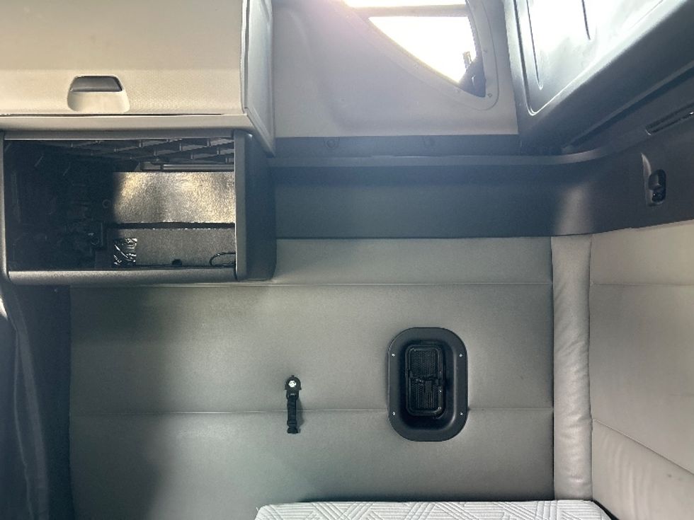 Sleeper Tractor-Heavy Duty Tractors-Freightliner-2021-T12664ST-Austin-TX-456,456\n\t\tmiles-$ 72,250 - Image 19