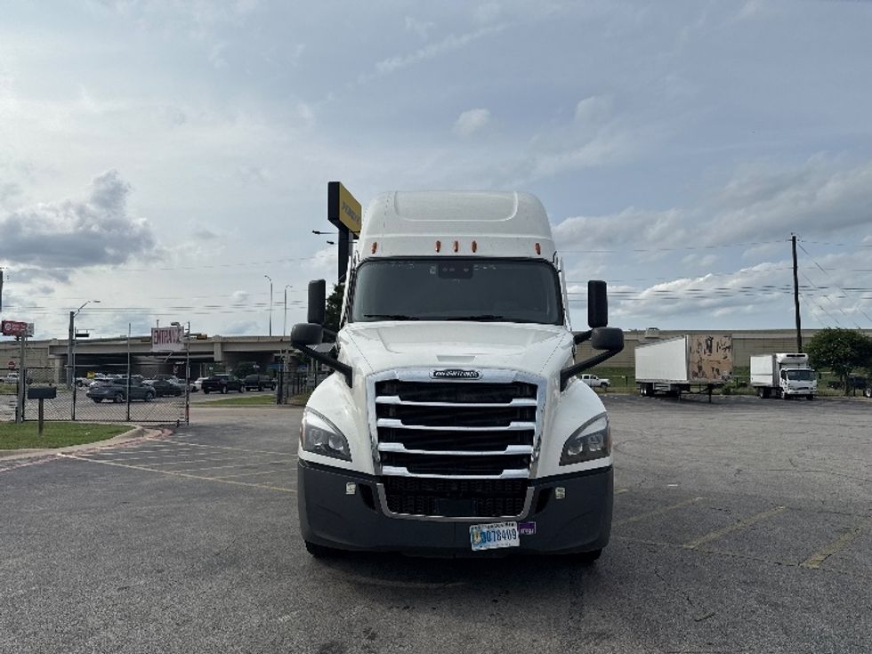 Sleeper Tractor-Heavy Duty Tractors-Freightliner-2021-T12664ST-Austin-TX-456,456\n\t\tmiles-$ 72,250 - Image 2