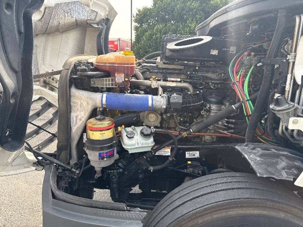 Sleeper Tractor-Heavy Duty Tractors-Freightliner-2021-T12664ST-Austin-TX-456,456\n\t\tmiles-$ 72,250 - Image 21