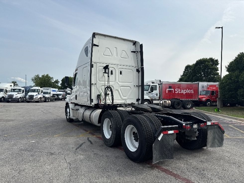 Sleeper Tractor-Heavy Duty Tractors-Freightliner-2021-T12664ST-Austin-TX-456,456\n\t\tmiles-$ 72,250 - Image 5