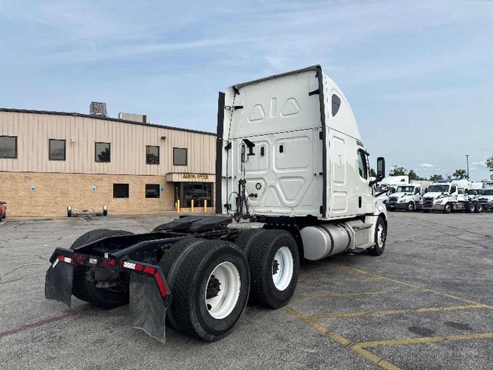 Sleeper Tractor-Heavy Duty Tractors-Freightliner-2021-T12664ST-Austin-TX-456,456\n\t\tmiles-$ 72,250 - Image 7