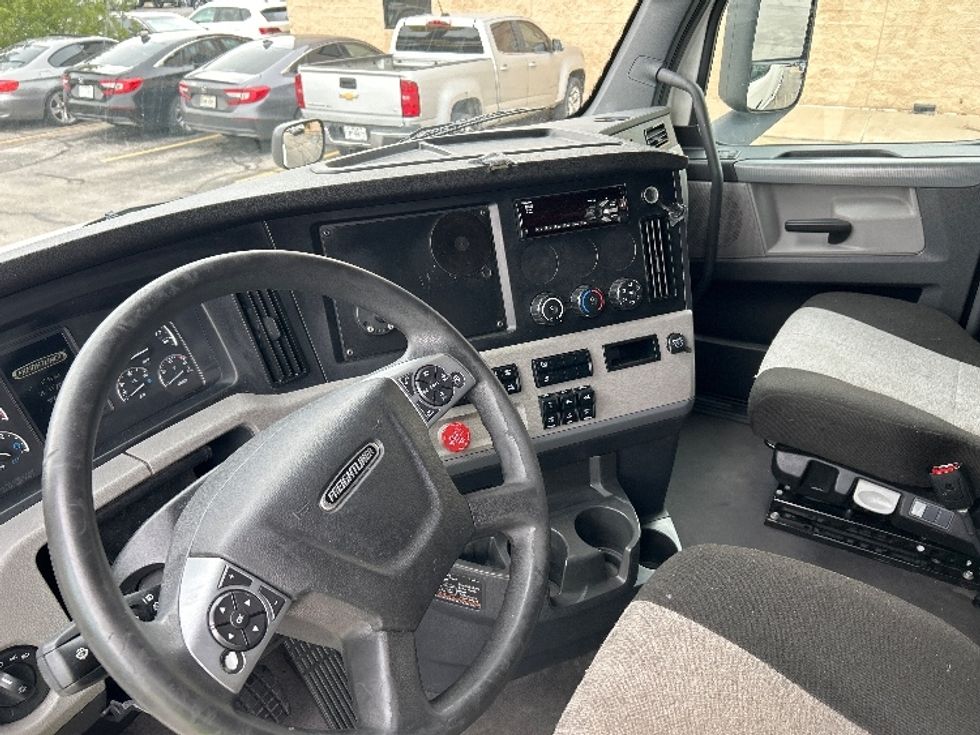 Sleeper Tractor-Heavy Duty Tractors-Freightliner-2021-T12664ST-Austin-TX-532,629\n\t\tmiles-$ 65,750 - Image 10