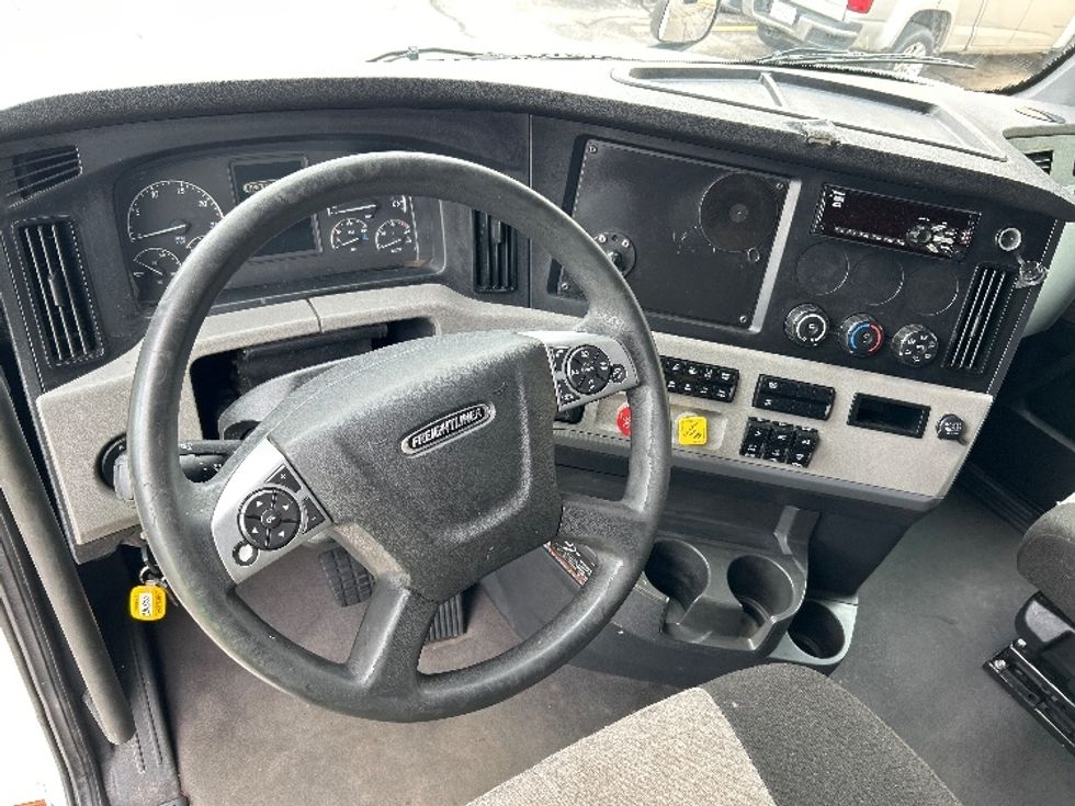 Sleeper Tractor-Heavy Duty Tractors-Freightliner-2021-T12664ST-Austin-TX-532,629\n\t\tmiles-$ 65,750 - Image 11
