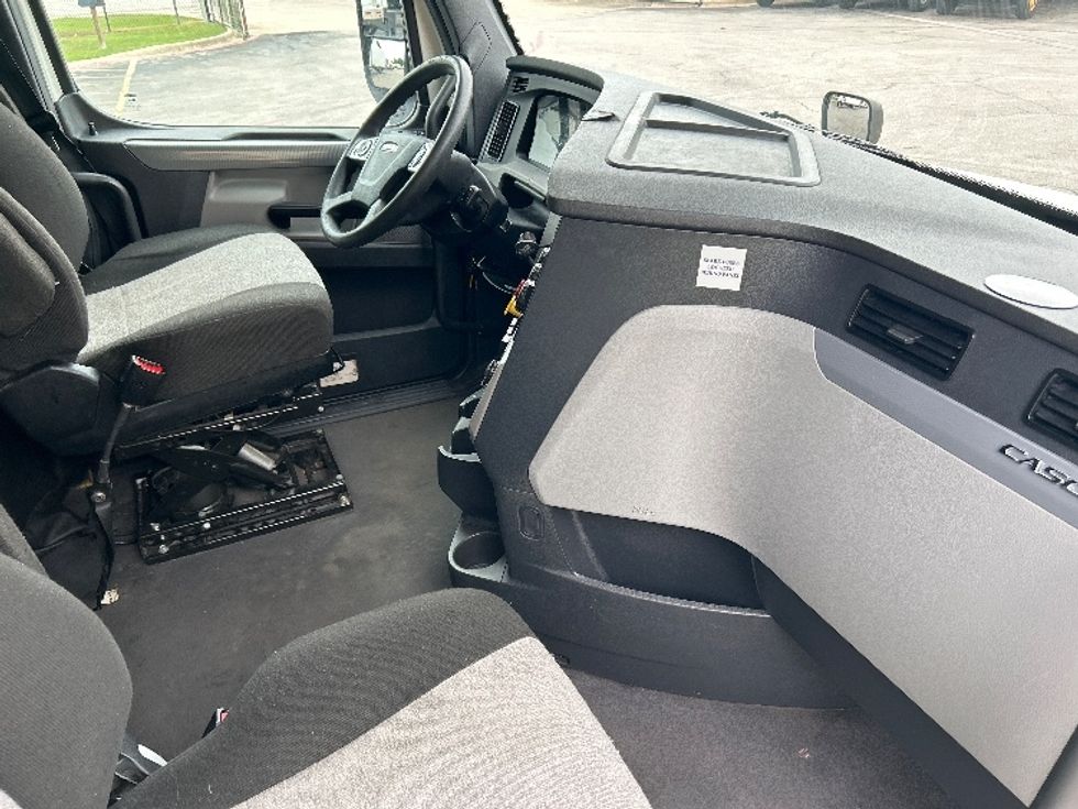 Sleeper Tractor-Heavy Duty Tractors-Freightliner-2021-T12664ST-Austin-TX-532,629\n\t\tmiles-$ 65,750 - Image 15