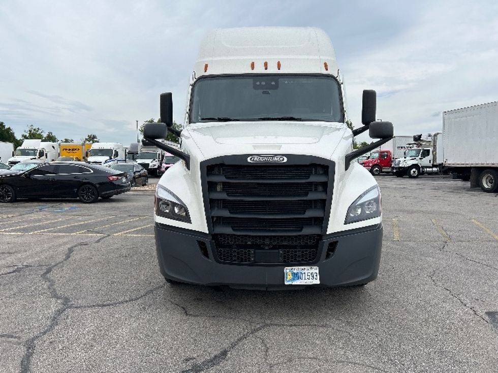 Sleeper Tractor-Heavy Duty Tractors-Freightliner-2021-T12664ST-Austin-TX-532,629\n\t\tmiles-$ 65,750 - Image 2