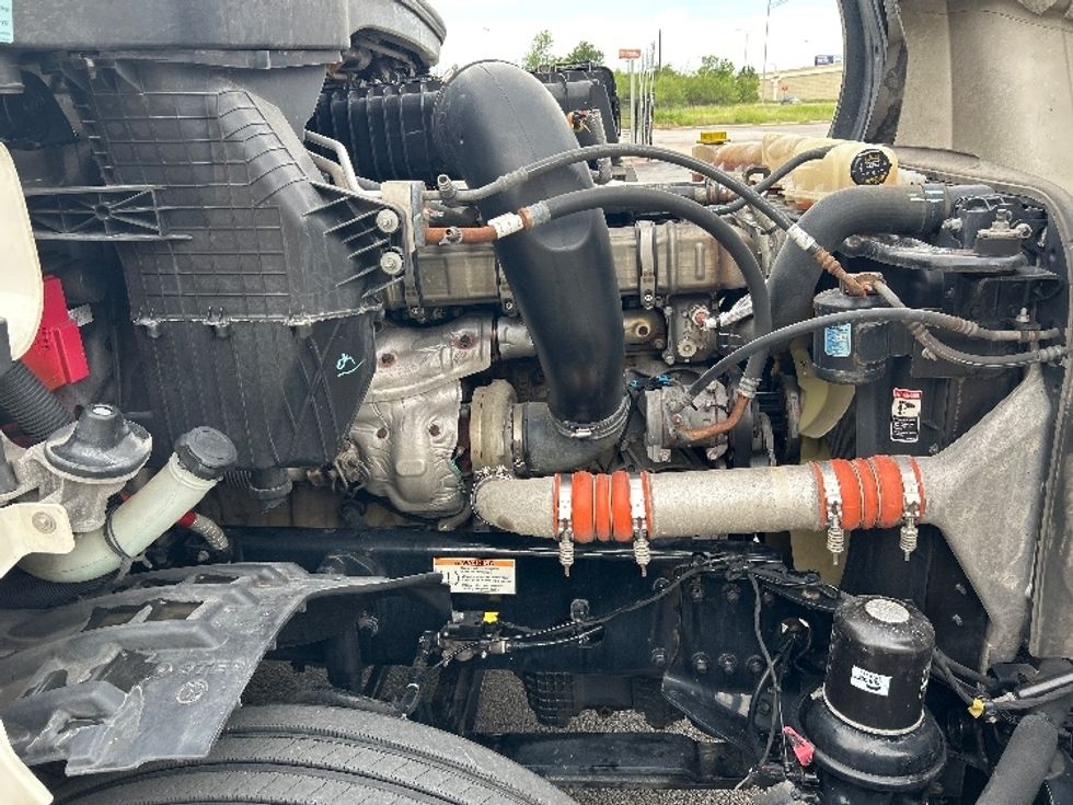 Sleeper Tractor-Heavy Duty Tractors-Freightliner-2021-T12664ST-Austin-TX-532,629\n\t\tmiles-$ 65,750 - Image 20