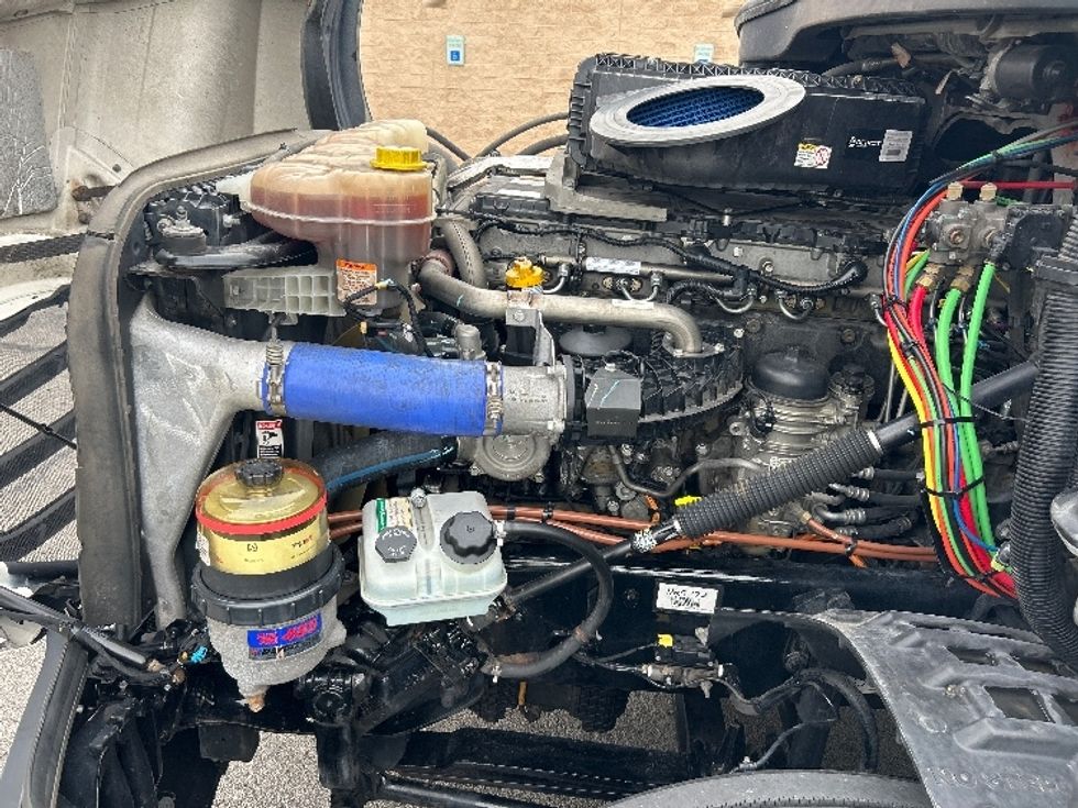 Sleeper Tractor-Heavy Duty Tractors-Freightliner-2021-T12664ST-Austin-TX-532,629\n\t\tmiles-$ 65,750 - Image 21