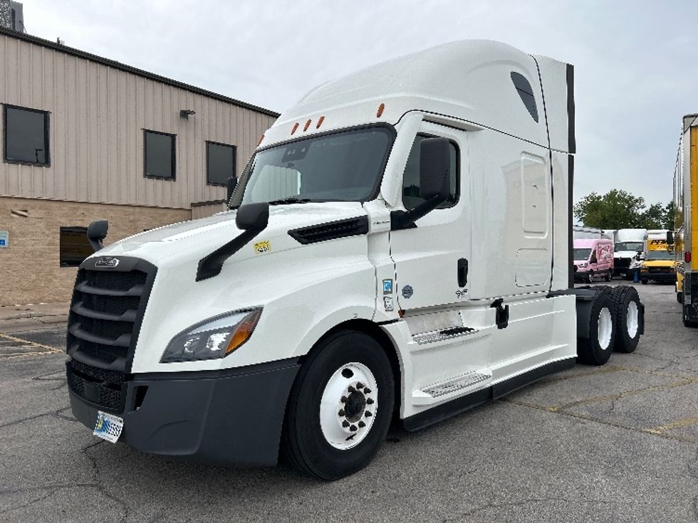 Sleeper Tractor-Heavy Duty Tractors-Freightliner-2021-T12664ST-Austin-TX-532,629\n\t\tmiles-$ 65,750 - Image 3