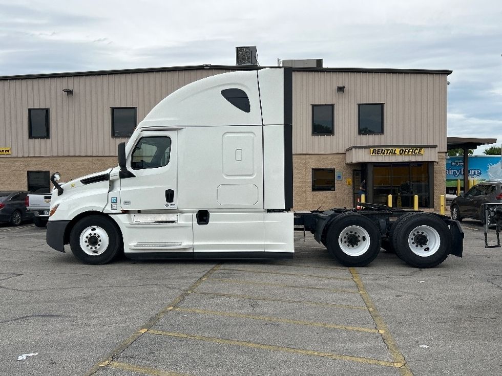 Sleeper Tractor-Heavy Duty Tractors-Freightliner-2021-T12664ST-Austin-TX-532,629\n\t\tmiles-$ 65,750 - Image 4
