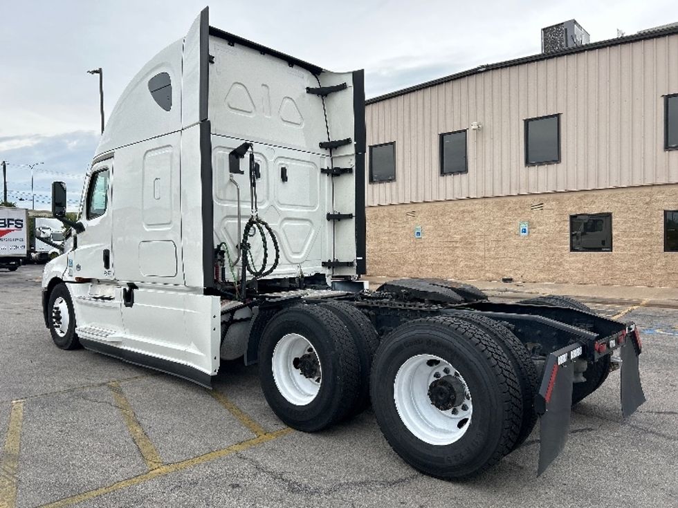 Sleeper Tractor-Heavy Duty Tractors-Freightliner-2021-T12664ST-Austin-TX-532,629\n\t\tmiles-$ 65,750 - Image 5