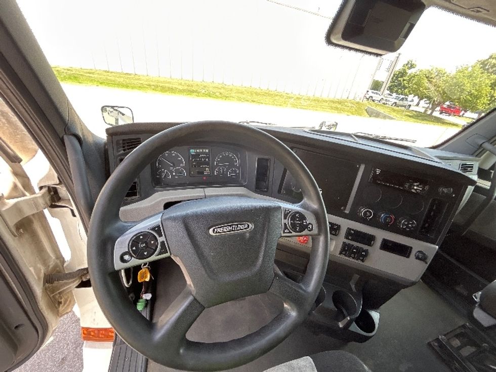 Sleeper Tractor-Heavy Duty Tractors-Freightliner-2021-T12664ST-Bakersfield-CA-662,309\n\t\tmiles-$ 55,000 - Image 11
