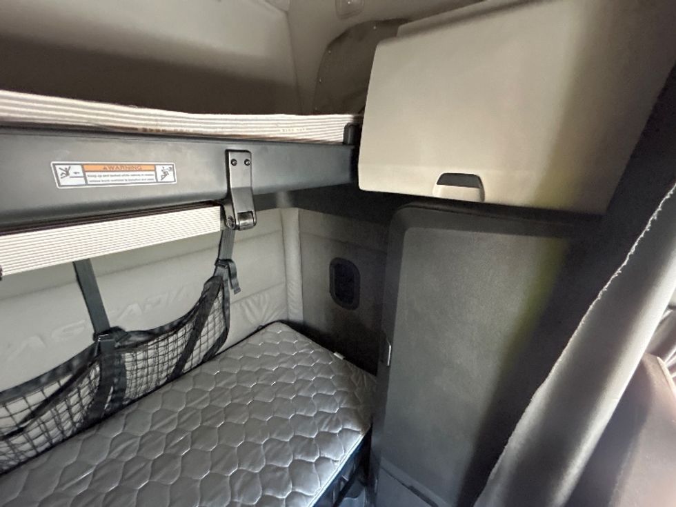 Sleeper Tractor-Heavy Duty Tractors-Freightliner-2021-T12664ST-Bakersfield-CA-662,309\n\t\tmiles-$ 55,000 - Image 18