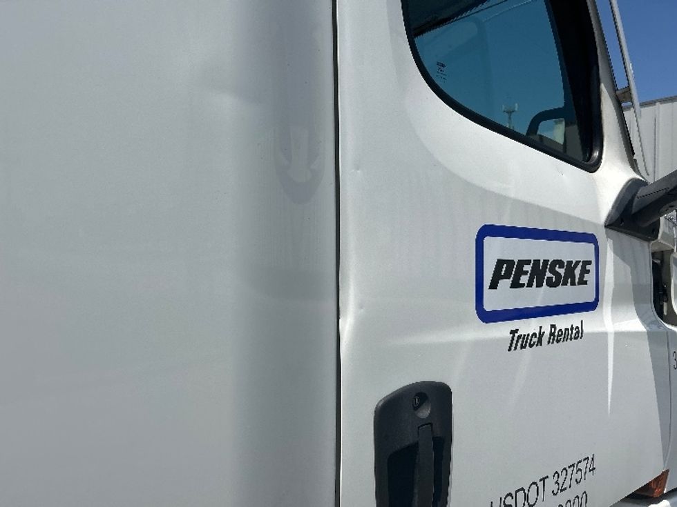 Sleeper Tractor-Heavy Duty Tractors-Freightliner-2021-T12664ST-Bakersfield-CA-662,309\n\t\tmiles-$ 55,000 - Image 23